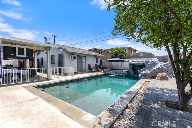 Detail Gallery Image 9 of 15 For 10422 Patricia, Garden Grove,  CA 92840 - 7 Beds | 3 Baths