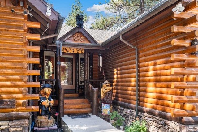 Detail Gallery Image 8 of 49 For 160 Crystal Lake Rd, Big Bear Lake,  CA 92315 - 4 Beds | 3 Baths