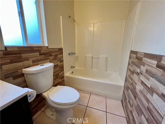 1336 W 109 Street, Los Angeles, California 90044, 2 Bedrooms Bedrooms, ,1 BathroomBathrooms,Residential Lease,For Rent,1336 W 109 Street,CRIN24033767