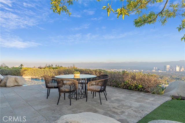 Detail Gallery Image 24 of 27 For 1436 Summitridge Dr, Beverly Hills,  CA 90210 - 4 Beds | 5/1 Baths