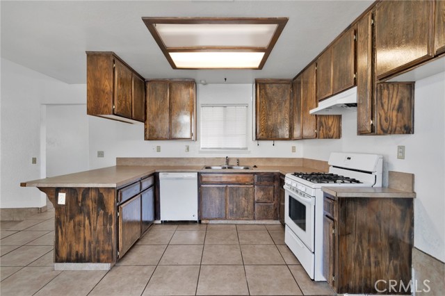 Detail Gallery Image 14 of 38 For 12851 Desert Creek, Victorville,  CA 92395 - 3 Beds | 2 Baths