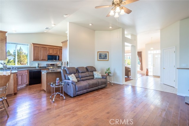 Detail Gallery Image 15 of 36 For 5059 Indian Island, Weed,  CA 96094 - 4 Beds | 2/1 Baths