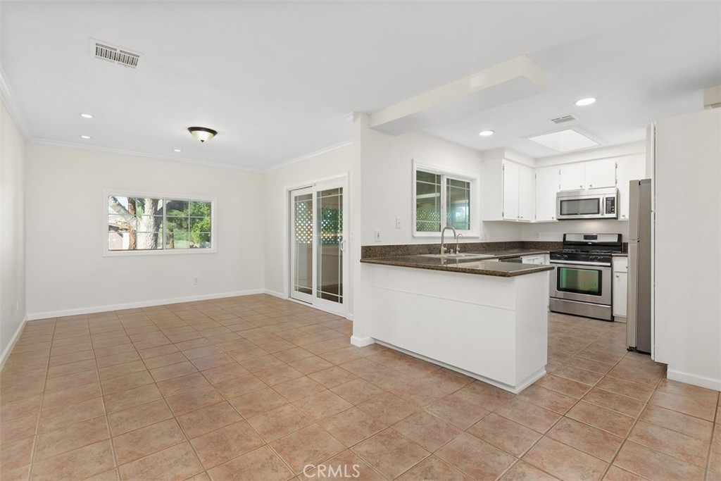 MLS #OC25274067 image #9