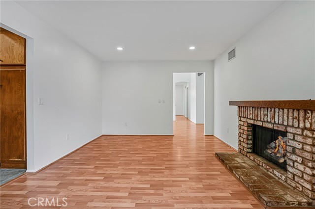 Detail Gallery Image 5 of 27 For 8308 Lakeside Dr, Jurupa Valley,  CA 92509 - 3 Beds | 2 Baths