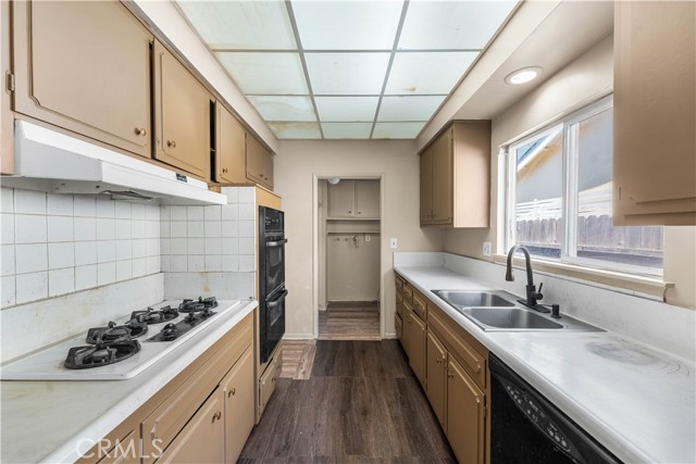 9946 Ruffner Avenue, North Hills CA: https://media.crmls.org/medias/4de70ef0-89f3-4afc-9173-507923974aaf.jpg