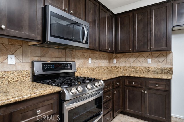 Detail Gallery Image 7 of 26 For 14975 S Highland Ave #94,  Fontana,  CA 92336 - 3 Beds | 2/1 Baths