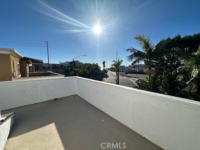 Detail Gallery Image 12 of 14 For 111 Alabama, Huntington Beach,  CA 92648 - 3 Beds | 2/1 Baths