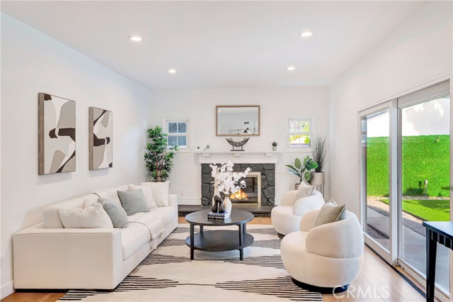 20742 Lull Street, Winnetka CA: https://media.crmls.org/medias/4de82c6c-2562-4a52-adc2-2e918b12fc05.jpg