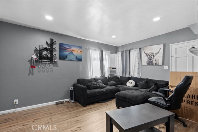 Detail Gallery Image 16 of 23 For 11816 Victory Bld, North Hollywood,  CA 91606 - – Beds | – Baths