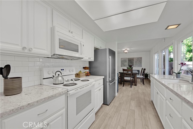 Detail Gallery Image 10 of 40 For 23706 Mill Valley Rd, Valencia,  CA 91355 - 5 Beds | 2/1 Baths