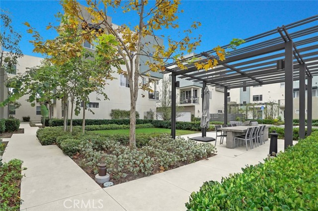 Detail Gallery Image 3 of 22 For 318 Bridgewater #7,  Gardena,  CA 90247 - 3 Beds | 2/1 Baths