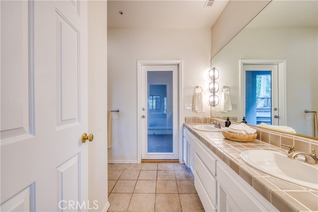 En-suite bath