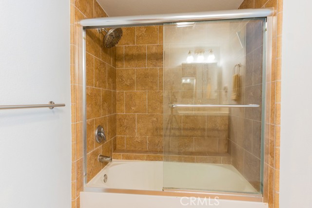 110 W Maple Street, Glendale CA: https://media.crmls.org/medias/4dea71ad-009b-4db4-a549-237fc1054818.jpg