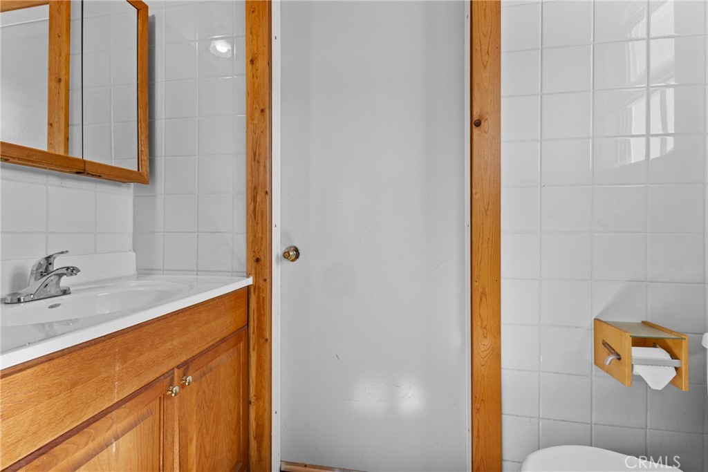 https://media.crmls.org/medias/4dea9c51-9c35-4195-bcb5-186edee02184.jpg?preset=X-Large