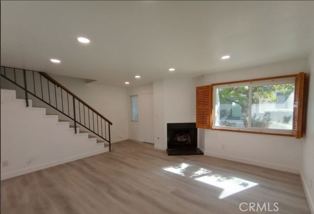 Detail Gallery Image 8 of 12 For 19221 Sherman Way #18,  Reseda,  CA 91335 - 3 Beds | 3 Baths