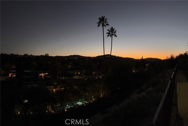 4627 Willens, Woodland Hills CA: https://media.crmls.org/medias/4deadf3e-aacc-43e4-b2ad-f93eb94af61e.jpg