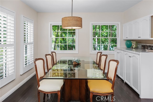 4323 Laurelgrove Avenue, Studio City CA: https://media.crmls.org/medias/4deba32f-b51e-4bca-ab3b-054f128eb761.jpg