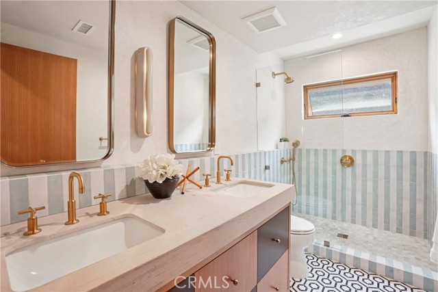 Image 40 of 66 For 647 Navy Street