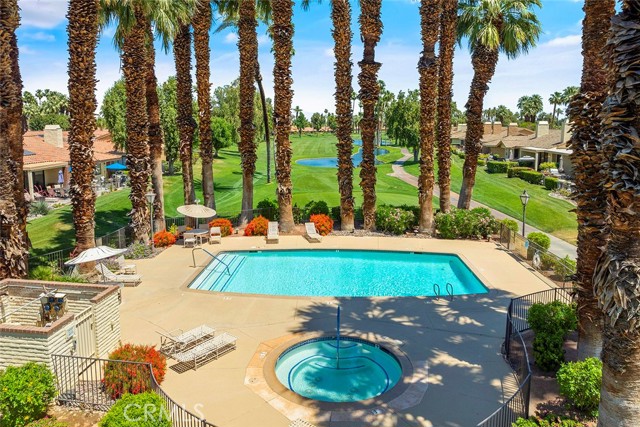 Detail Gallery Image 3 of 44 For 218 Castellana, Palm Desert,  CA 92260 - 2 Beds | 2 Baths
