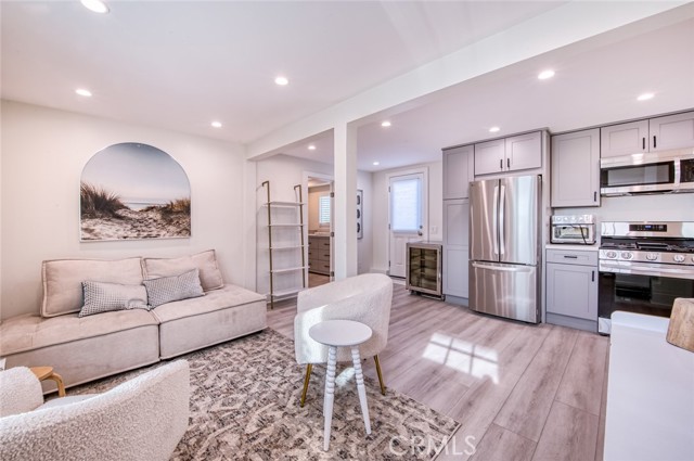 Detail Gallery Image 7 of 24 For 368 Oak #C,  Laguna Beach,  CA 92651 - 1 Beds | 1 Baths