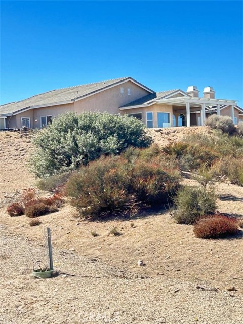 10928 Lantry Ln, Oak Hills, CA 92344 photo 3