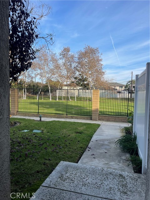 Detail Gallery Image 2 of 35 For 380 W Wilson #E106,  Costa Mesa,  CA 92627 - 3 Beds | 3 Baths