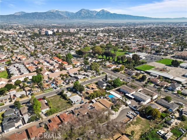 647 Muir Avenue, Pomona CA: https://media.crmls.org/medias/4dee27ef-f2da-4ed9-931d-7ca3dbfe5535.jpg