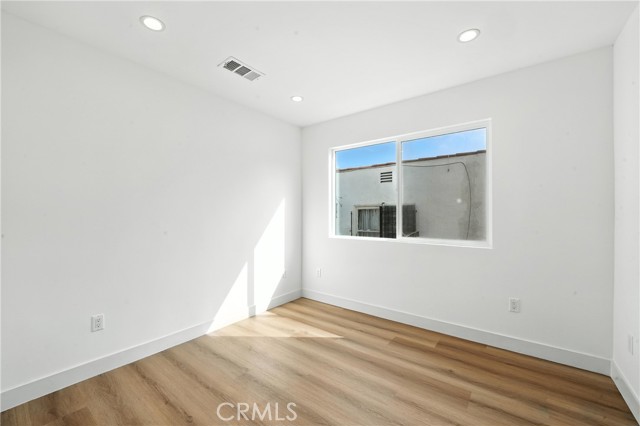 3031 3033 Vineyard Avenue, Los Angeles CA: https://media.crmls.org/medias/4dee424c-4a08-48b5-a8c6-17c62221d8d3.jpg