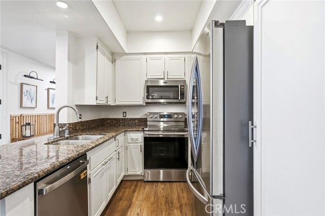 Detail Gallery Image 21 of 54 For 17711 Margate St #103,  Encino,  CA 91316 - 2 Beds | 1/1 Baths