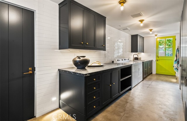 1703 E Ocean Boulevard, Newport Beach CA: https://media.crmls.org/medias/4def08e1-d0f6-4882-898a-9a8e838a4662.jpg