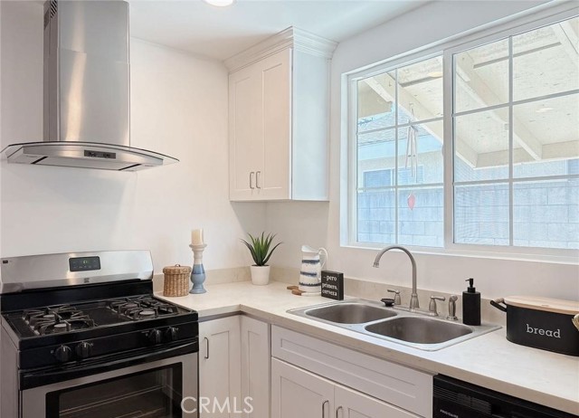 3809 Carol Drive, Fullerton CA: https://media.crmls.org/medias/4df010fa-ee91-4bd9-af8a-ed8194d28396.jpg