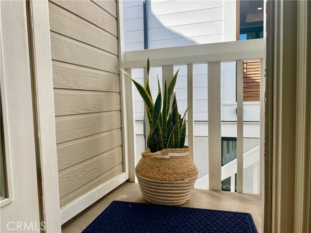 Detail Gallery Image 2 of 8 For 212 1/2 Garnet Ave, Newport Beach,  CA 92662 - 2 Beds | 2 Baths