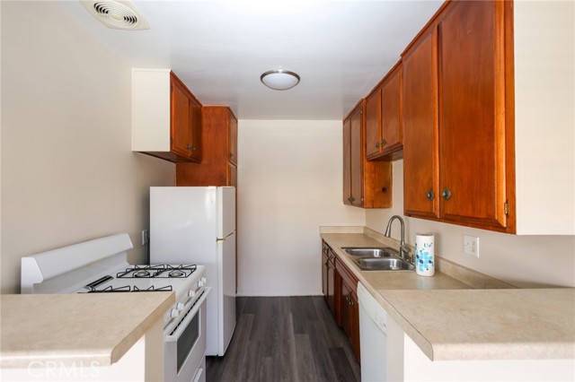 Detail Gallery Image 3 of 19 For 2115 Placentia Ave #24,  Costa Mesa,  CA 92627 - 1 Beds | 1 Baths