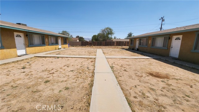 10655 Cochiti Road, Apple Valley CA: https://media.crmls.org/medias/4df2880c-599a-4088-b23f-27d1b6caaa47.jpg