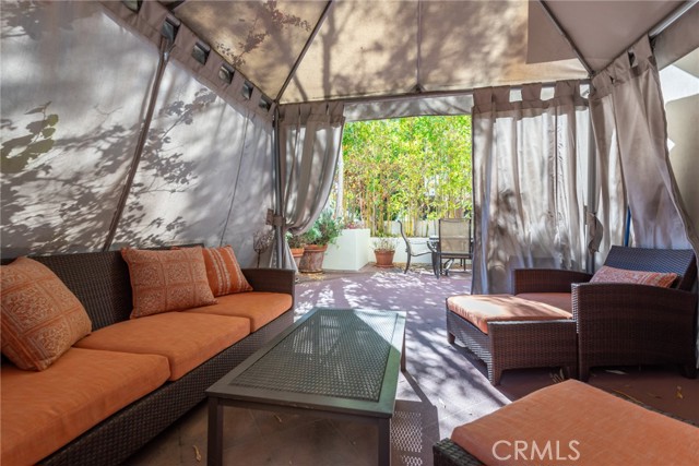130 N Swall Drive, Beverly Hills CA: https://media.crmls.org/medias/4df2d270-a90c-4b9e-9f64-960251e5ac38.jpg