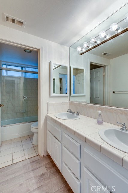 645 Longfellow Avenue, Hermosa Beach CA: https://media.crmls.org/medias/4df2d463-6212-49b4-8059-281c2215b658.jpg