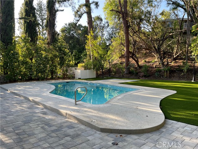 24041 Mariano Street, Woodland Hills CA: https://media.crmls.org/medias/4df2fd14-8cef-41db-a3a9-f68a00119391.jpg
