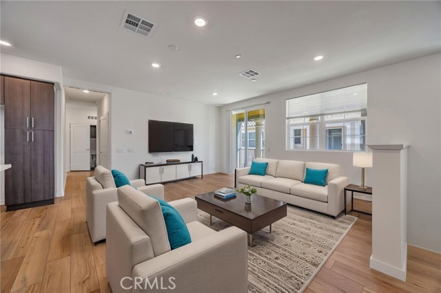 8227 Traveller Street, Chino CA: https://media.crmls.org/medias/4df4388e-bdaa-4273-9e23-39f3da88f824.jpg