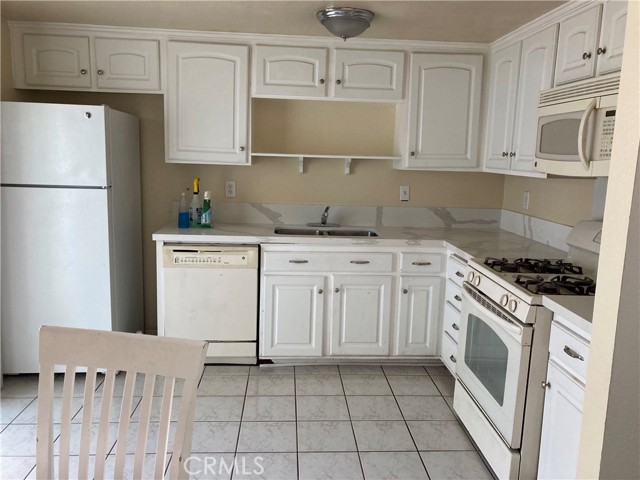 Detail Gallery Image 5 of 10 For 5640 Riverside Dr #86,  Chino,  CA 91710 - 2 Beds | 2/1 Baths