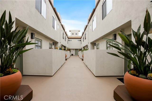 716 Maltman Avenue, Los Angeles CA: https://media.crmls.org/medias/4df4cfb7-3d2f-4271-89a3-751c4e0aec43.jpg