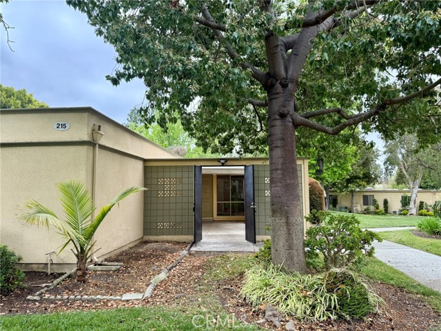 Detail Gallery Image 2 of 26 For 215 Avenida Majorca a,  Laguna Woods,  CA 92637 - 2 Beds | 1 Baths