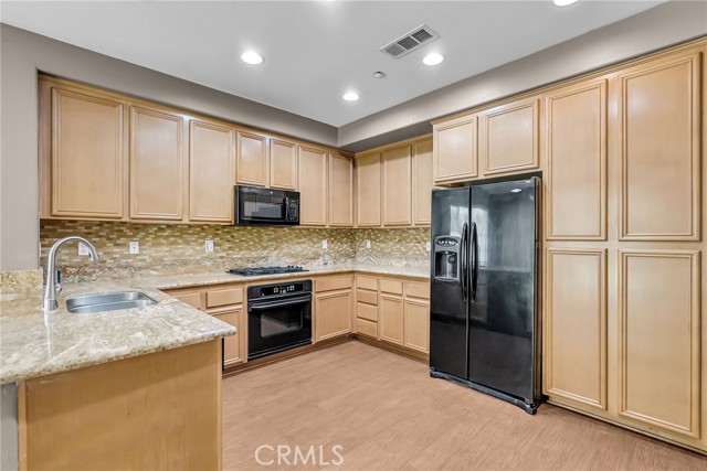 Detail Gallery Image 13 of 39 For 16569 Sugar Ln, Fontana,  CA 92337 - 4 Beds | 2/1 Baths
