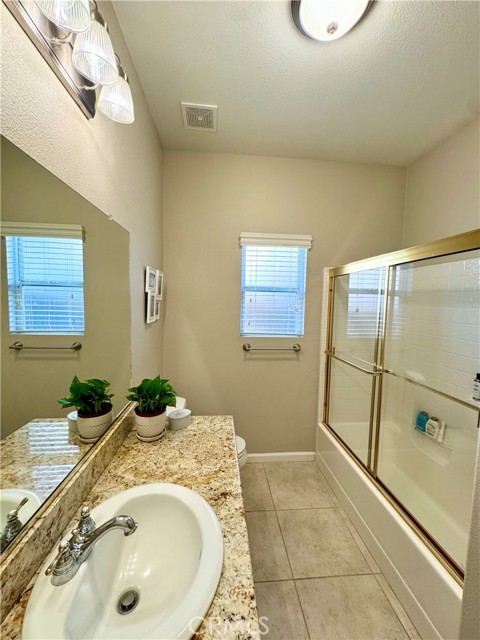 Detail Gallery Image 20 of 28 For 1055 E Hogan Ave, Fresno,  CA 93730 - 4 Beds | 2 Baths