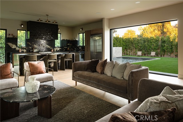 Detail Gallery Image 3 of 64 For 15719 Hartsook, Encino,  CA 91436 - 4 Beds | 4/1 Baths