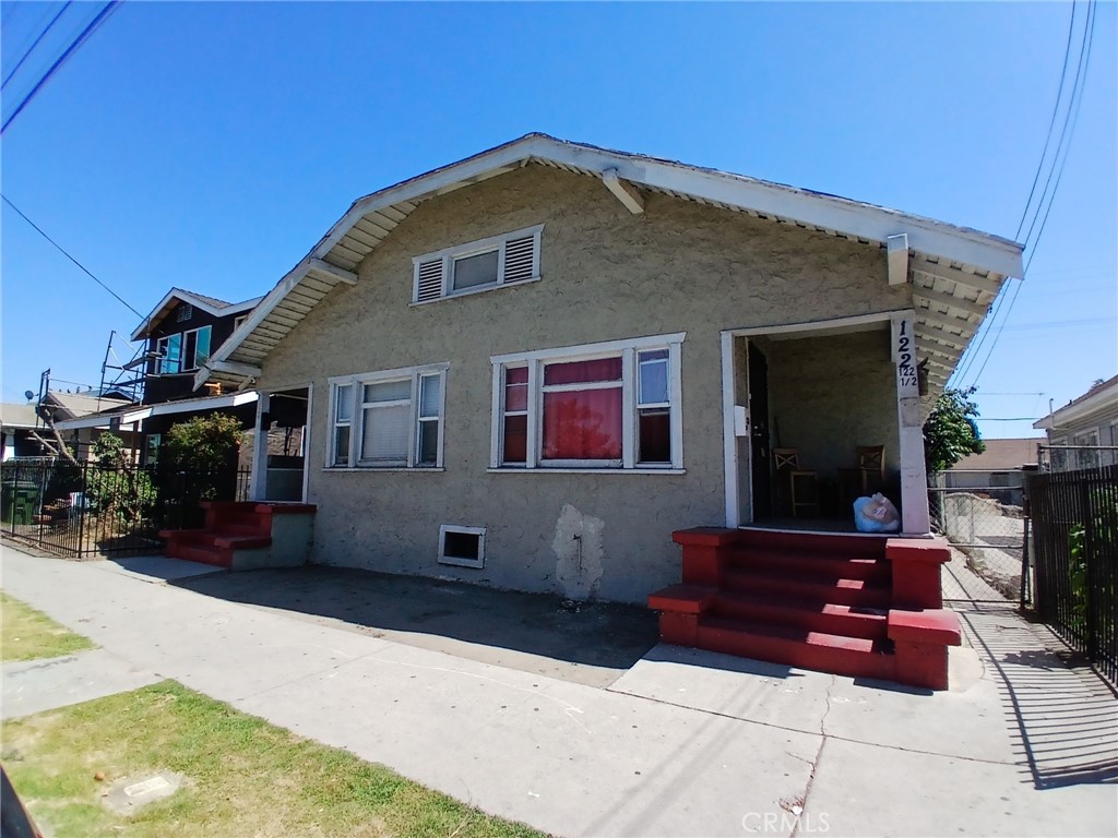Triplex at 122 E Gage