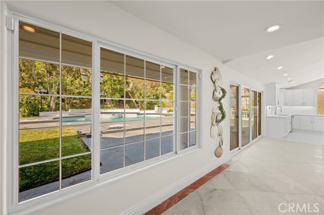 3856 Vista Linda Drive, Encino CA: https://media.crmls.org/medias/4df82191-a324-45c3-8d40-ce3988a6bdcd.jpg