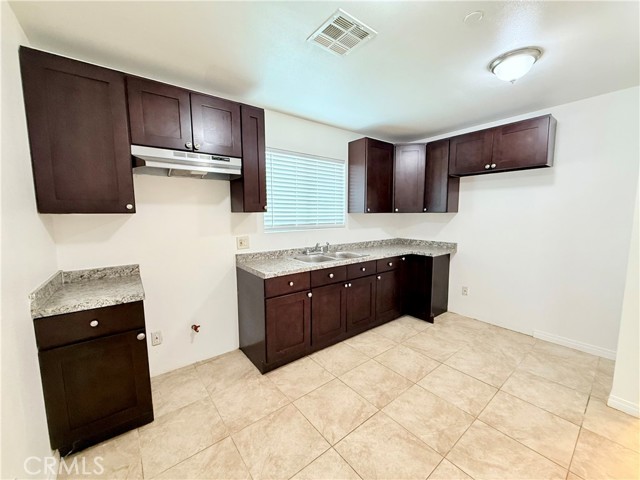 Detail Gallery Image 14 of 22 For 17232 Ceres, Fontana,  CA 92335 - 4 Beds | 2 Baths