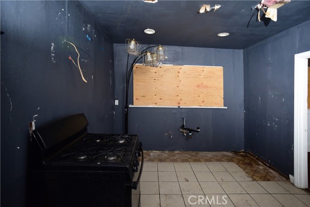 Detail Gallery Image 12 of 21 For 142 W 58th, Los Angeles,  CA 90037 - 2 Beds | 1 Baths