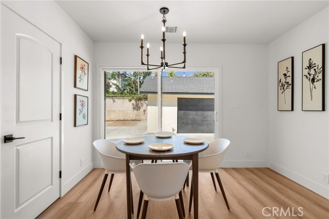 310 S Bel Aire Drive, Burbank CA: https://media.crmls.org/medias/4df9219c-3a8e-464b-bee6-9e4df2870be7.jpg