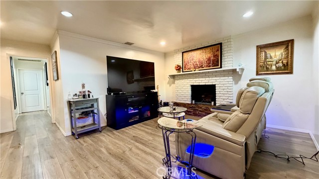 Detail Gallery Image 7 of 40 For 421 S 5th, La Puente,  CA 91746 - 4 Beds | 3 Baths